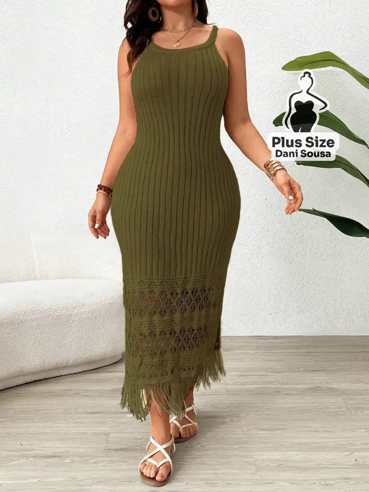 Vestido Midi Canelado com Detalhe de Crochê e Franja Plus Size Vestido Midi Canelado com Detalhe de Crochê e Franja