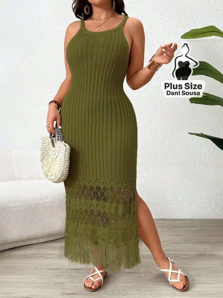 Vestido Midi Canelado com Detalhe de Crochê e Franja Plus Size Verde Militar / G Vestido Midi Canelado com Detalhe de