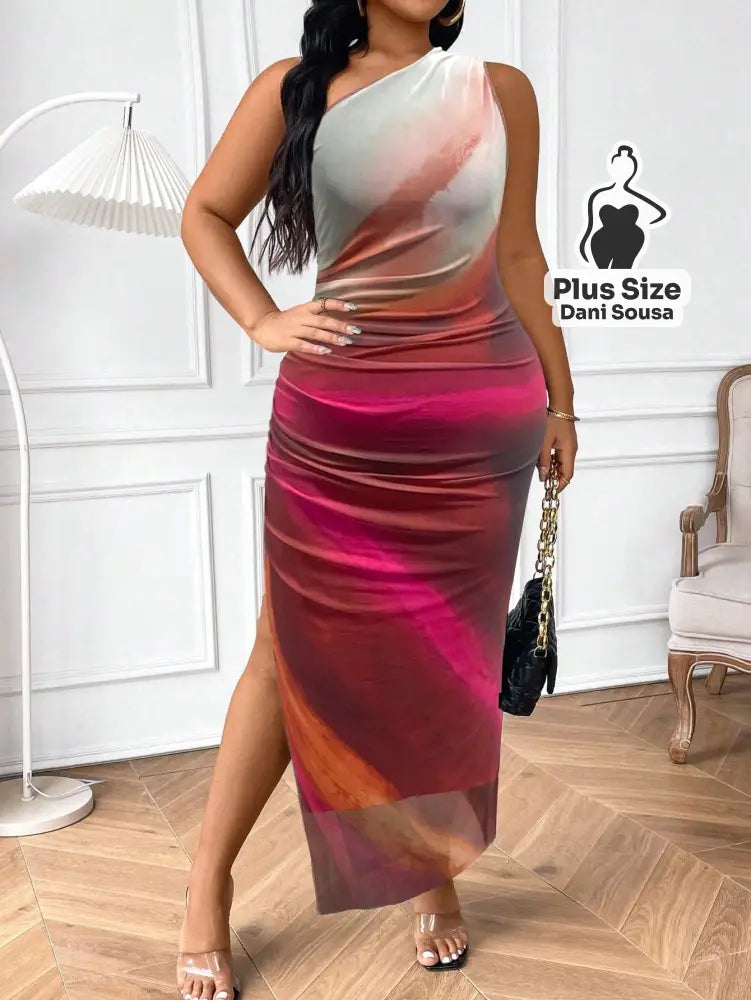 Vestido Midi de Um Ombro Só com Estampa Abstrata e Fenda Plus Size Vestido Midi de Um Ombro Só com Estampa Abstrata e