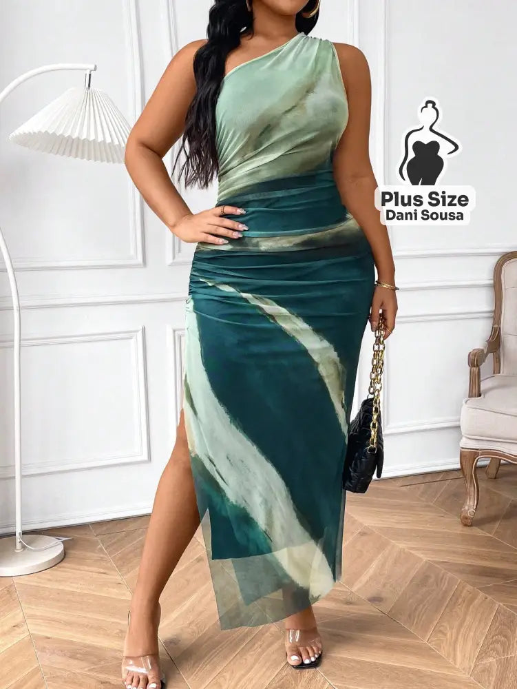 Vestido Midi de Um Ombro Só com Estampa Abstrata e Fenda Plus Size Vestido Midi de Um Ombro Só com Estampa Abstrata e