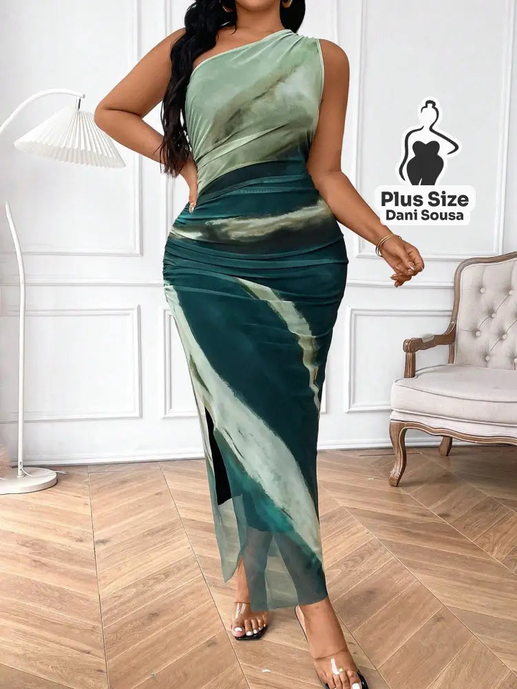 Vestido Midi de Um Ombro Só com Estampa Abstrata e Fenda Plus Size Vestido Midi de Um Ombro Só com Estampa Abstrata e