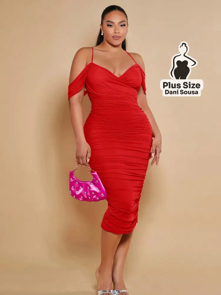 Vestido Midi Justo com Alças Finas e Detalhe Franzido Plus Size Vestido Midi Justo com Alças Finas e Detalhe Franzido