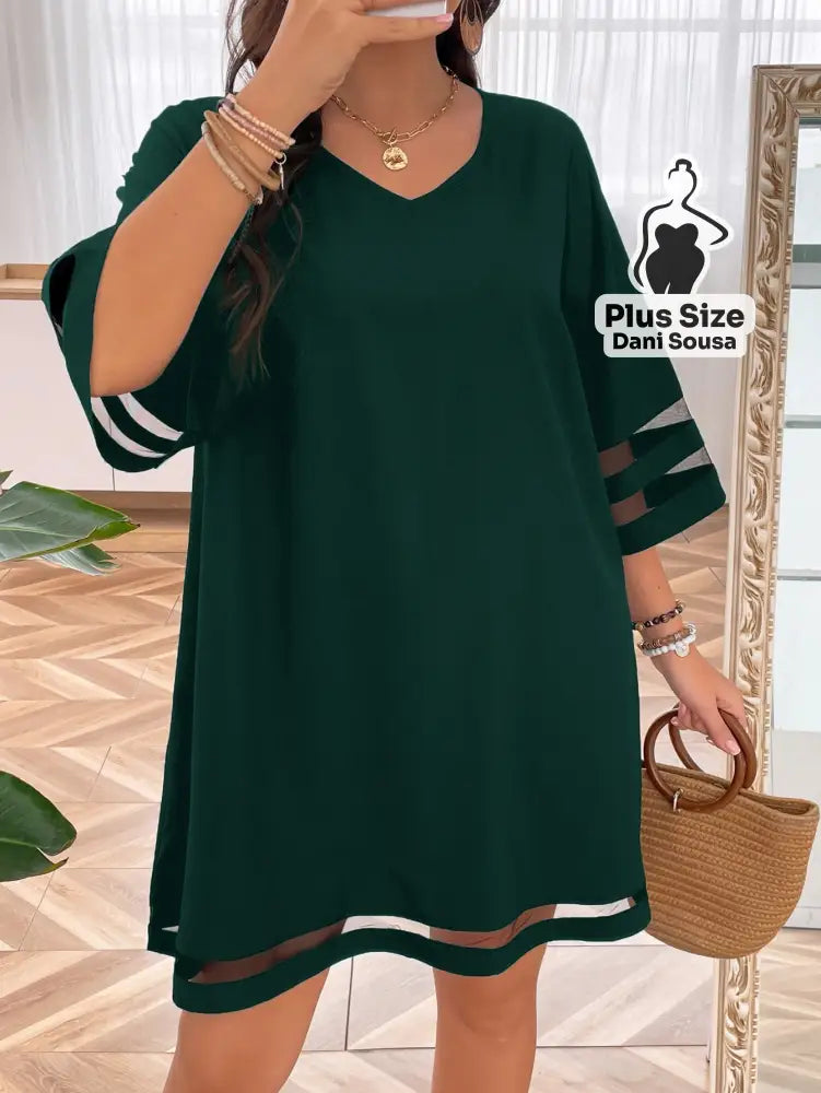 Vestido Sofisticado Com Detalhes Transparentes Plus Size Vestido Sofisticado Com Detalhes Transparentes Plus Size