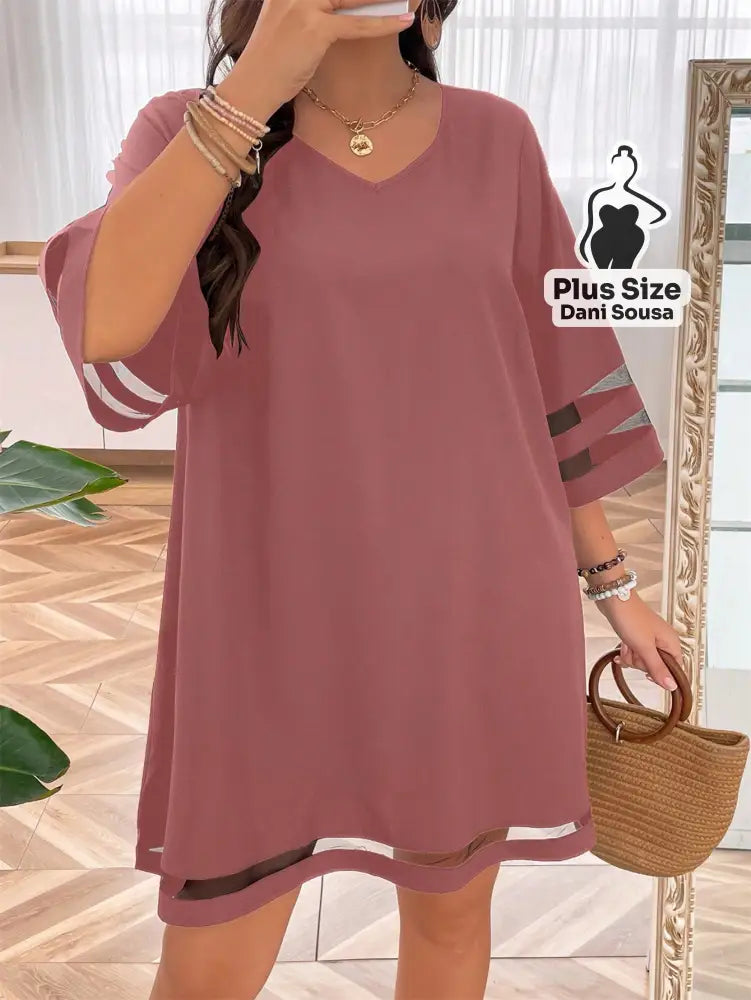 Vestido Sofisticado Com Detalhes Transparentes Plus Size Vestido Sofisticado Com Detalhes Transparentes Plus Size