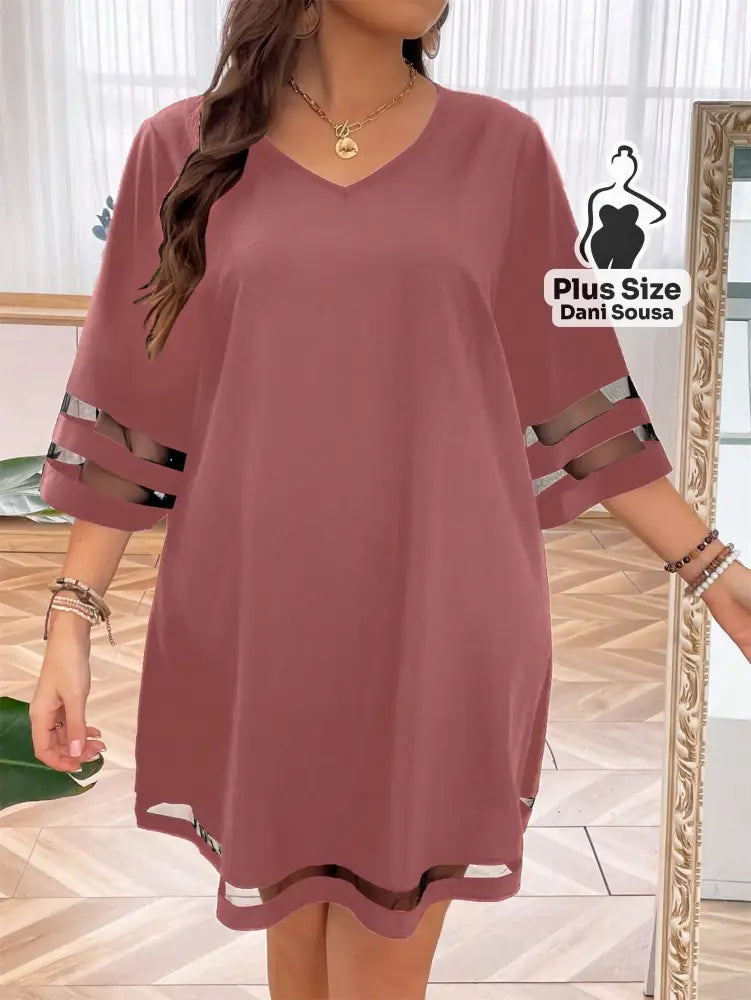 Vestido Sofisticado Com Detalhes Transparentes Plus Size Vestido Sofisticado Com Detalhes Transparentes Plus Size