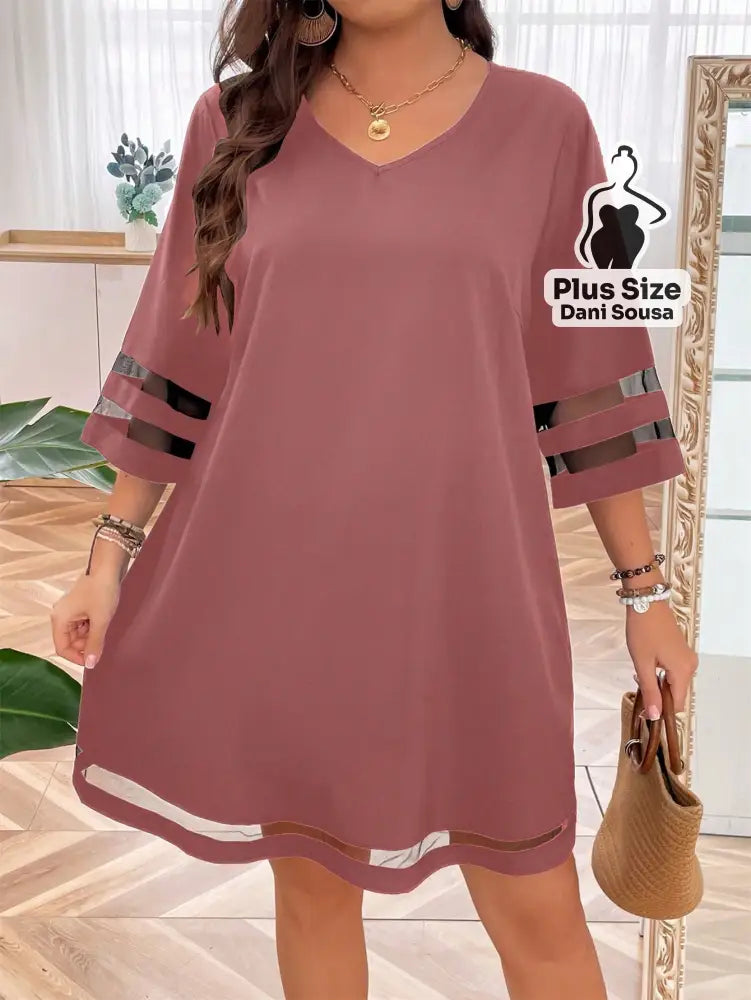Vestido Sofisticado Com Detalhes Transparentes Plus Size Marsala / G Vestido Sofisticado Com Detalhes Transparentes