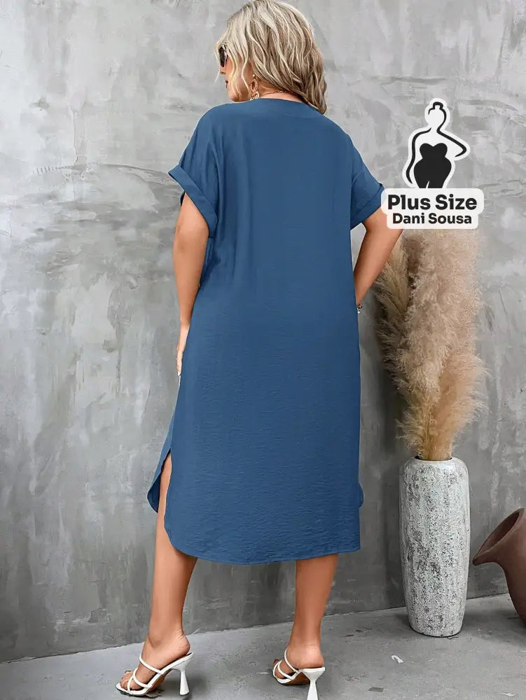 Vestido Solto com Decote V e Mangas Curtas Plus Size Camisa Casual Com Ziper Preto e Branca Plus Size