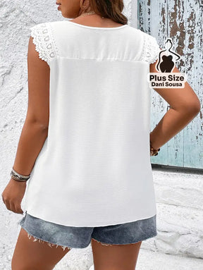 Blusa Bata Bordada com Detalhes Vazados Plus Size Blusa Bata Bordada com Detalhes Vazados Plus Size