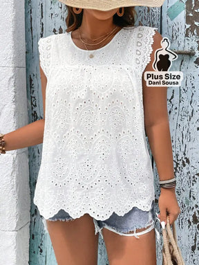 Blusa Bata Bordada com Detalhes Vazados Plus Size Blusa Bata Bordada com Detalhes Vazados Plus Size