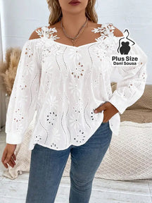 Blusa Ciganinha Com Bordado Vazado e Detalhes Florais Plus Size Branco / G Blusa Ciganinha Com Bordado Vazado e