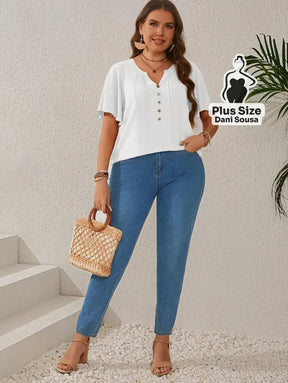 Blusa Com Botões Decorativos E Detalhes De Pregas Plus Size Blusa Com Botões Decorativos E Detalhes De Pregas Plus Size
