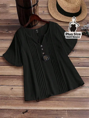 Blusa Com Botões Decorativos E Detalhes De Pregas Plus Size Blusa Com Botões Decorativos E Detalhes De Pregas Plus Size