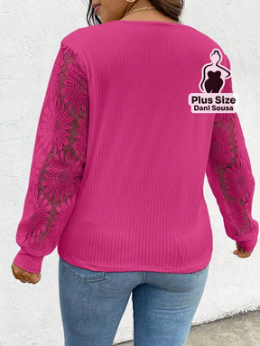 Blusa Com Decote Em V e Mangas Rendadas Plus Size Blusa Com Decote Em V e Mangas Rendadas Plus Size