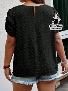 Blusa Com Detalhe Franzido Nas Mangas e Textura Delicada Plus Size Blusa Com Detalhe Franzido Nas Mangas e Textura