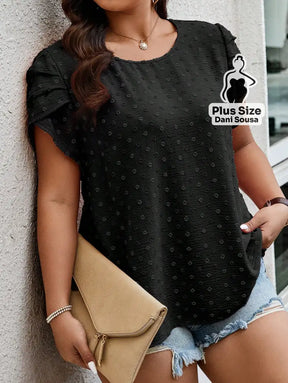 Blusa Com Detalhe Franzido Nas Mangas e Textura Delicada Plus Size Blusa Com Detalhe Franzido Nas Mangas e Textura