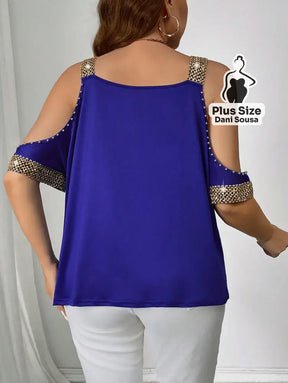 Blusa Com Detalhes de Pedraria e Ombros Vazados Plus Size Blusa Com Detalhes de Pedraria e Ombros Vazados Plus Size