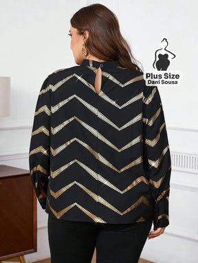 Blusa Com Gola Franzida E Estampa Moderna Plus Size Conjunto Cropped e Shorts Estampado com Detalhes de Renda Plus Size