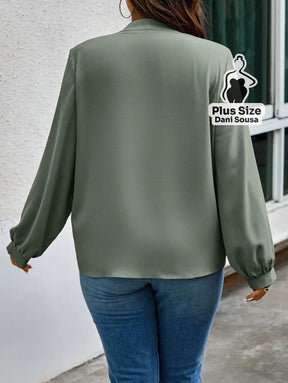 Blusa Com Laço e Manga Longa Elegante Plus Size Blusa Com Laço e Manga Longa Elegante Plus Size
