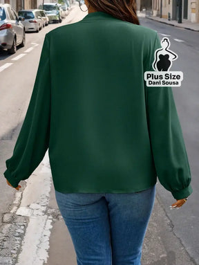 Blusa Com Laço e Manga Longa Elegante Plus Size Blusa Com Laço e Manga Longa Elegante Plus Size