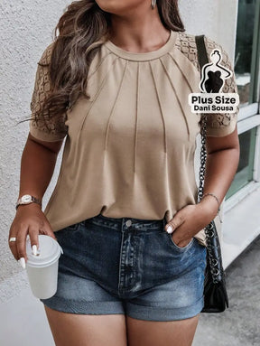 Blusa Com Mangas de Renda e Pregas Elegantes Plus Size Blusa Bata Bordada com Detalhes Vazados Plus Size