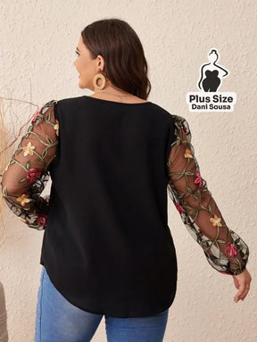 Blusa Com Mangas Florais Em Tule Bordado Plus Size Blusa Com Mangas Florais Em Tule Bordado Plus Size