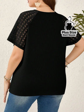 Blusa Com Renda E Detalhes Vazados Plus Size Blusa Com Renda E Detalhes Vazados Plus Size