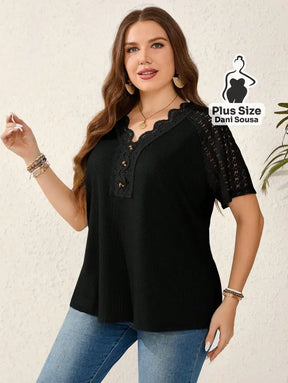 Blusa Com Renda E Detalhes Vazados Plus Size Blusa Com Renda E Detalhes Vazados Plus Size