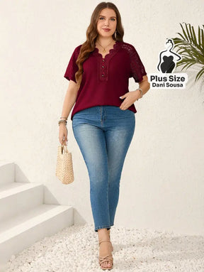 Blusa Com Renda E Detalhes Vazados Plus Size Blusa Com Renda E Detalhes Vazados Plus Size