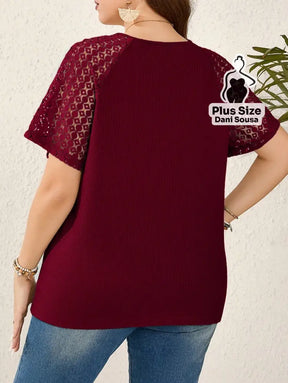 Blusa Com Renda E Detalhes Vazados Plus Size Blusa Com Renda E Detalhes Vazados Plus Size