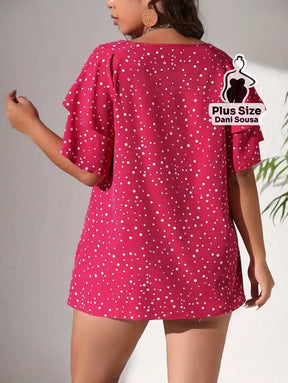 Blusa de Babados Com Estampa de Poás Plus Size Conjunto Cropped e Shorts Estampado com Detalhes de Renda Plus Size