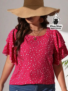 Blusa de Babados Com Estampa de Poás Plus Size Conjunto Cropped e Shorts Estampado com Detalhes de Renda Plus Size