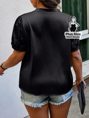 Blusa Elegante Com Laço Frontal e Detalhe de Botões Plus Size Blusa Elegante Com Laço Frontal e Detalhe de Botões Plus
