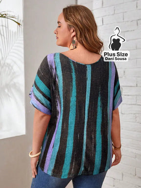 Blusa Elegante De Linhas Verticais Com Decote V Plus Size Blusa Elegante De Linhas Verticais Com Decote V Plus Size
