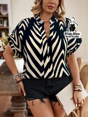 Blusa Estampada Abstrata Sofisticada Plus Size Blusa Estampada Abstrata Sofisticada Plus Size