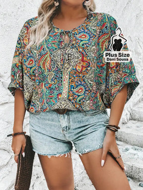 Blusa Estampada Boho Com Amarração Plus Size Conjunto Cropped e Shorts Estampado com Detalhes de Renda Plus Size