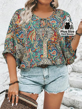 Blusa Estampada Boho Com Amarração Plus Size G Conjunto Cropped e Shorts Estampado com Detalhes de Renda Plus Size
