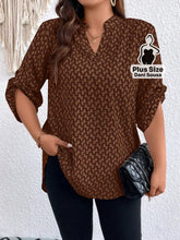 Blusa Estampada Com Decote V e Mangas 3/4 Plus Size Castanho / G Conjunto Cropped e Shorts Estampado com Detalhes de