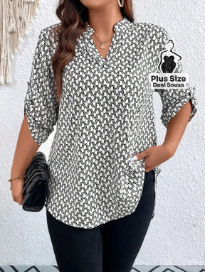 Blusa Estampada Com Decote V e Mangas 3/4 Plus Size Conjunto Cropped e Shorts Estampado com Detalhes de Renda Plus Size