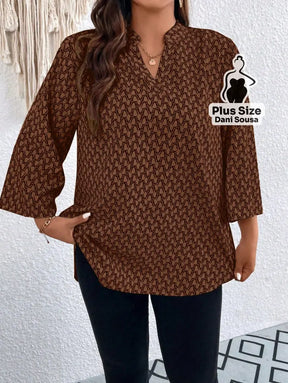 Blusa Estampada Com Decote V e Mangas 3/4 Plus Size Conjunto Cropped e Shorts Estampado com Detalhes de Renda Plus Size