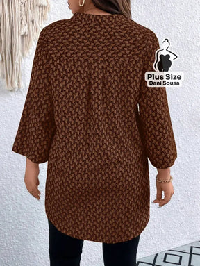 Blusa Estampada Com Decote V e Mangas 3/4 Plus Size Conjunto Cropped e Shorts Estampado com Detalhes de Renda Plus Size