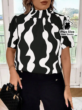 Blusa Estampada Com Gola Alta e Design Moderno Plus Size Blusa Estampada Com Gola Alta e Design Moderno Plus Size