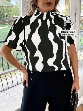 Blusa Estampada Com Gola Alta e Design Moderno Plus Size Blusa Estampada Com Gola Alta e Design Moderno Plus Size