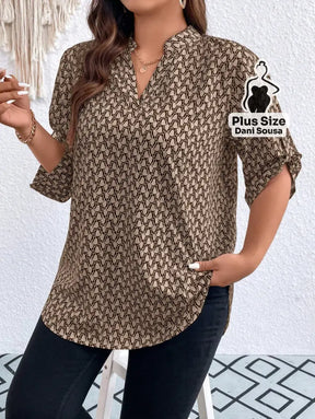 Blusa Estampada Com Manga 3/4 e Gola V Plus Size Blusa Estampada Com Manga 3/4 e Gola V Plus Size