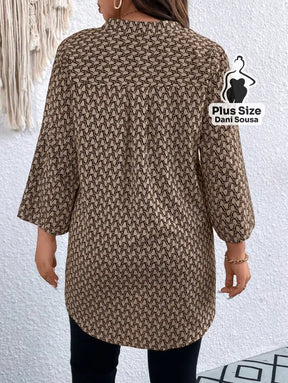 Blusa Estampada Com Manga 3/4 e Gola V Plus Size Blusa Estampada Com Manga 3/4 e Gola V Plus Size