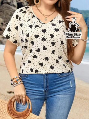 Blusa Estampada de Corações Com Decote V Plus Size Blusa Estampada de Corações Com Decote V Plus Size