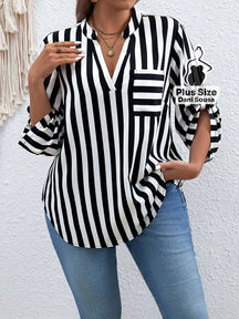 Blusa Listrada Com Bolso Frontal e Manga Ajustável Plus Size Preto / G Blusa Listrada Com Bolso Frontal e Manga