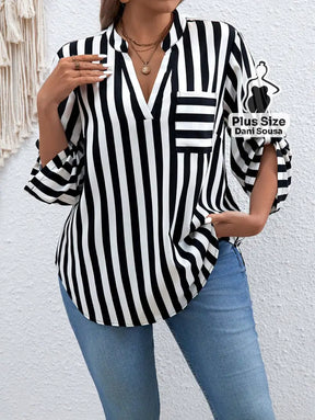 Blusa Listrada Com Bolso Frontal e Manga Ajustável Plus Size Preto / G Blusa Listrada Com Bolso Frontal e Manga