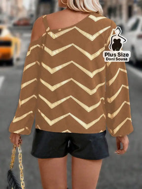 Blusa Ombro Caído Com Estampa Chevron Plus Size Conjunto Cropped e Shorts Estampado com Detalhes de Renda Plus Size