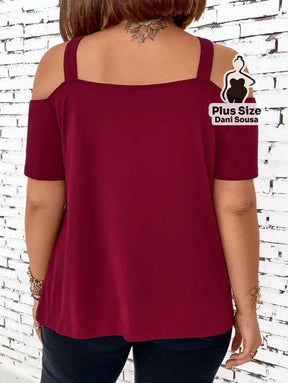 Blusa Ombro Vazado com Detalhe de Corrente Plus Size Blusa Ombro Vazado com Detalhe de Corrente Plus Size