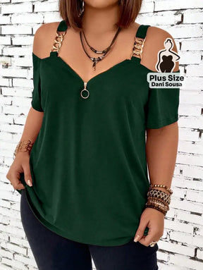 Blusa Ombro Vazado com Detalhe de Corrente Plus Size Blusa Ombro Vazado com Detalhe de Corrente Plus Size